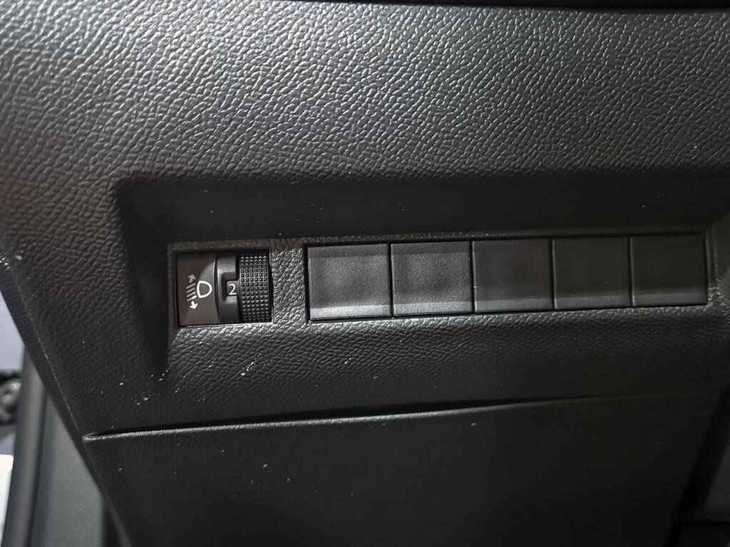 Peugeot 2008 Allure Puretech 130 S&S EAT8 12