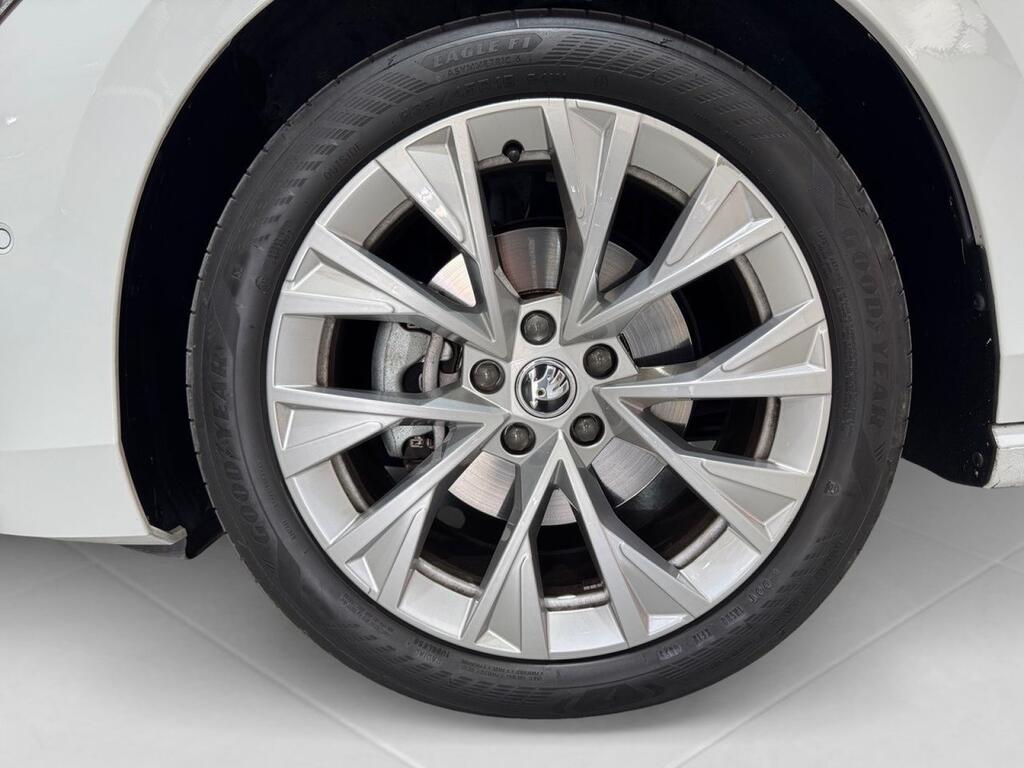 Skoda Superb Combi 1.5 TSI m-HEV 110kW DSG Selection 8