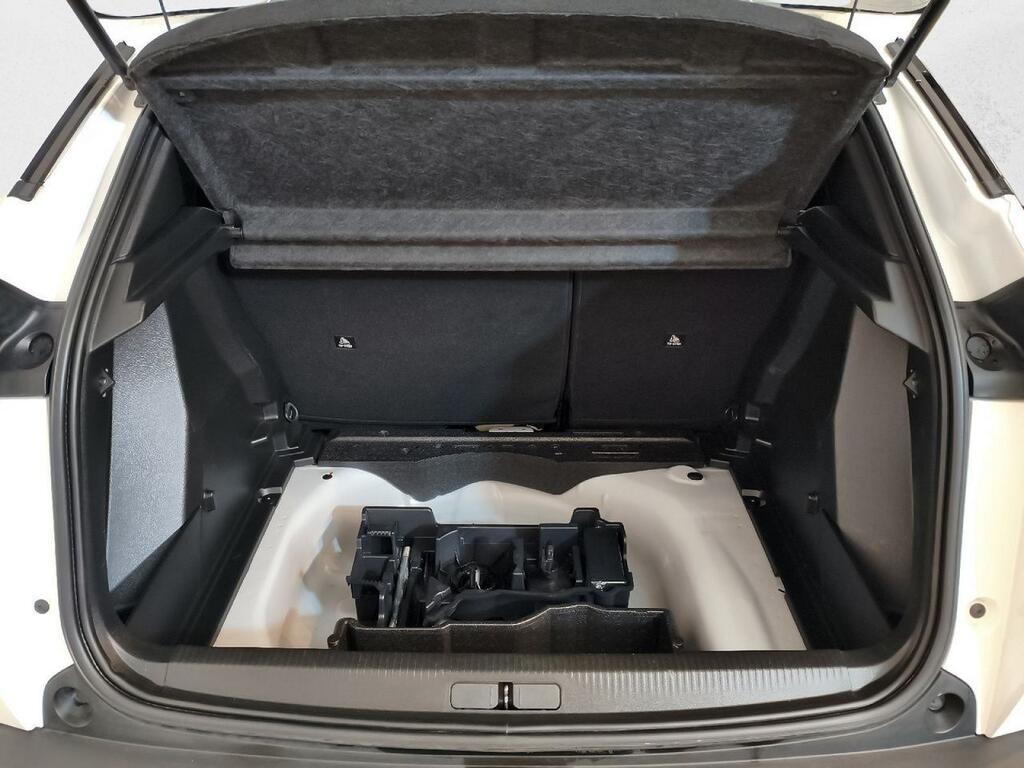 Peugeot 2008 Allure Pack BlueHDI 81kW (110CV) 26