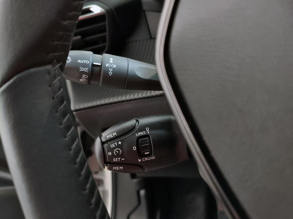 Peugeot 2008 Allure Pack BlueHDI 81kW (110CV) 15