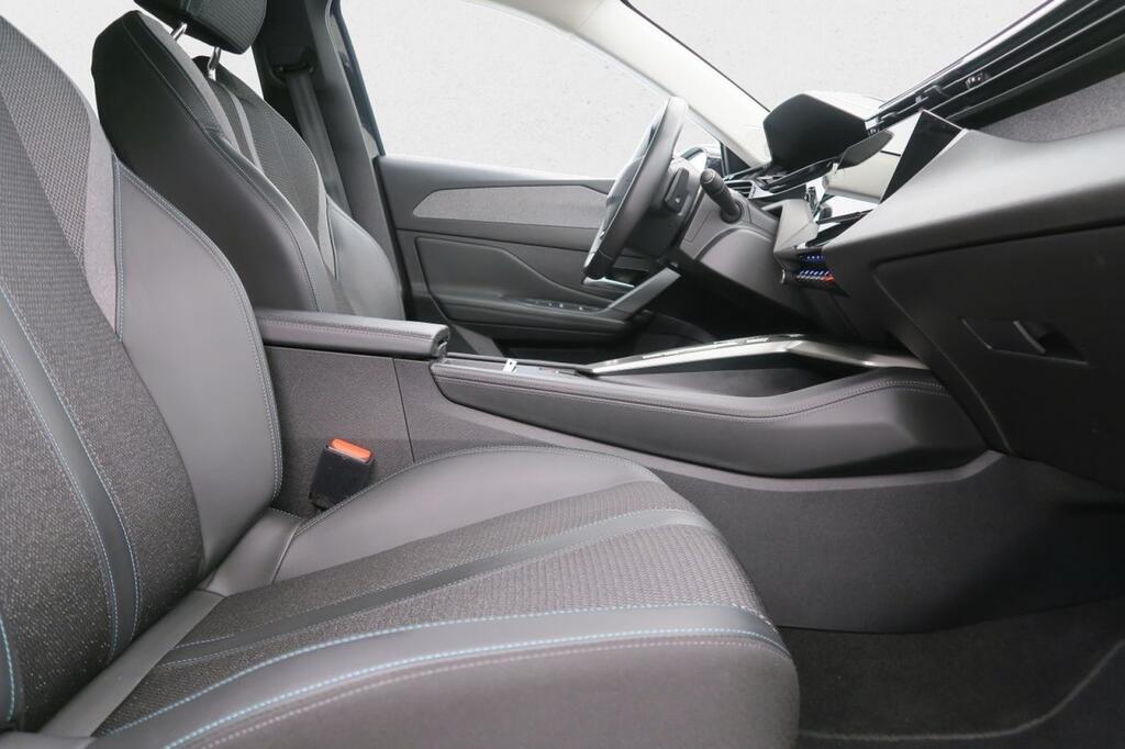 Peugeot 308 5P Allure Pack PureTech 130 S&S EAT8 16