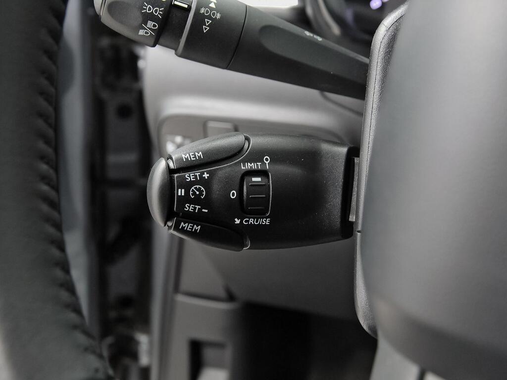 Citroën C3 PureTech 60KW (83CV) Shine 26