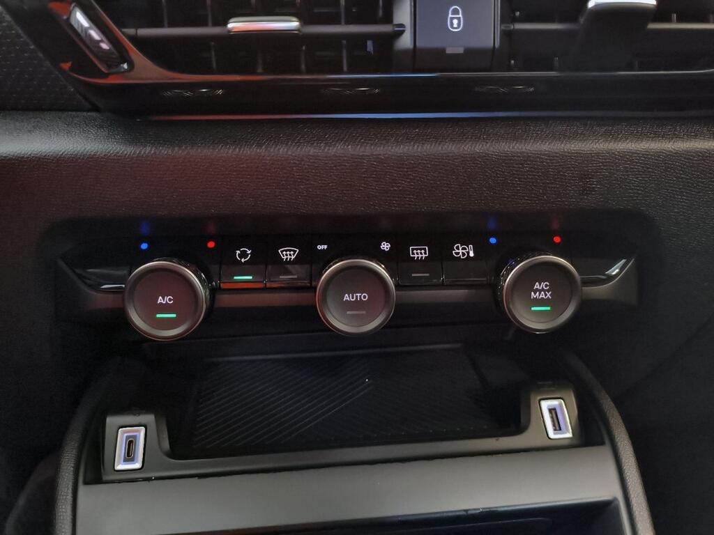 Citroën C4 PureTech 130 S&S 6v Shine 23