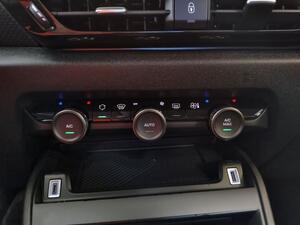 Citroën C4 PureTech 130 S&S 6v Shine 23