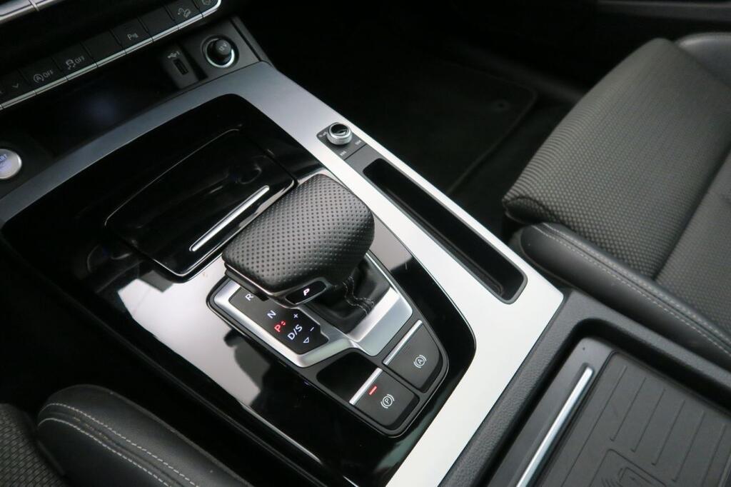 Audi Q5 Black line 40 TDI 150kW quattro-ultra 16