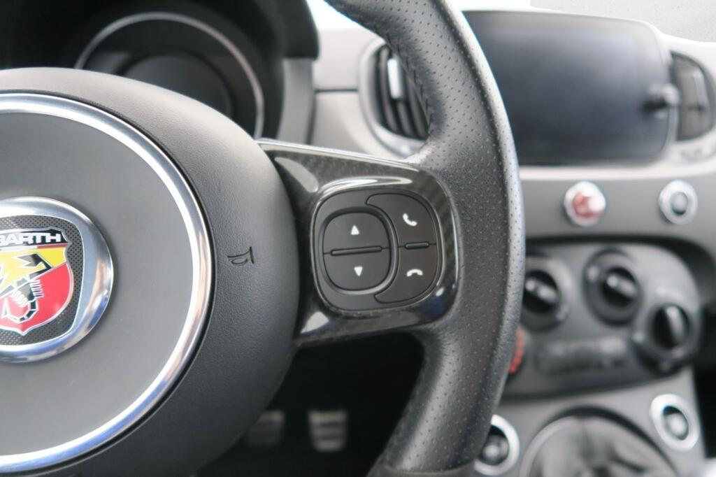Abarth 500 695C 1.4 16v T-Jet 132kW (180 CV) 18