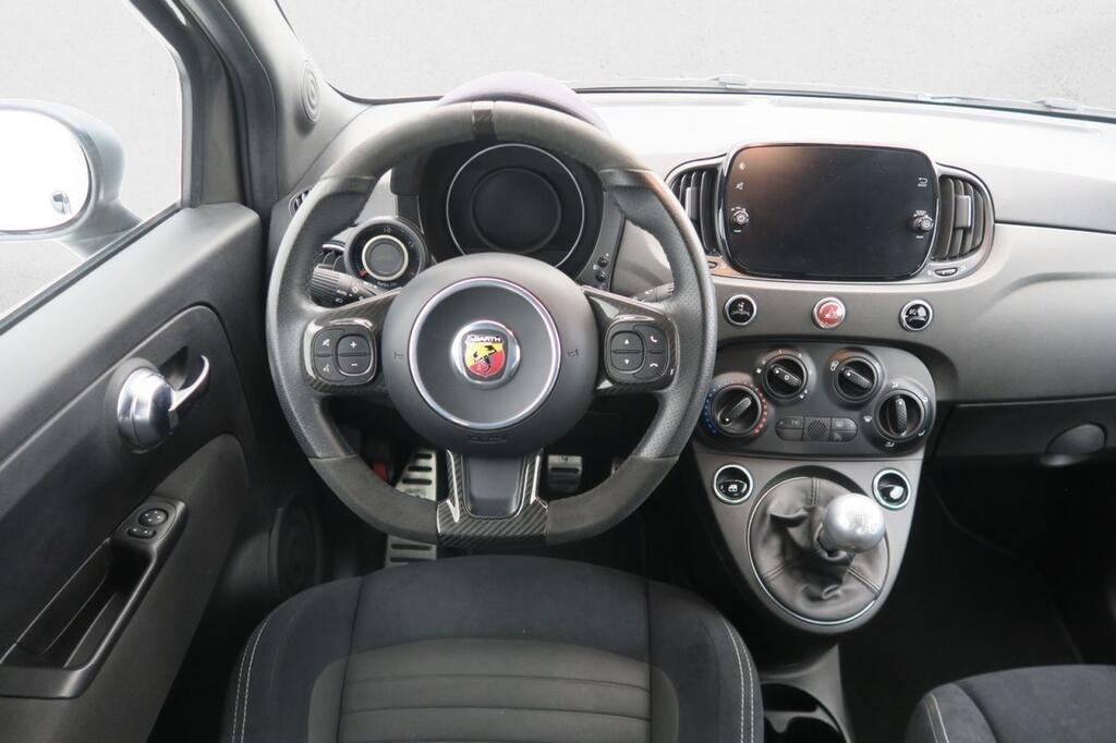 Abarth 500 695C 1.4 16v T-Jet 132kW (180 CV) 19