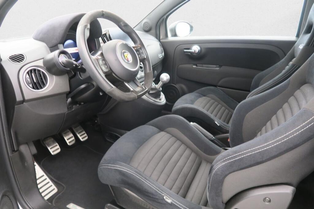 Abarth 500 695C 1.4 16v T-Jet 132kW (180 CV) 12