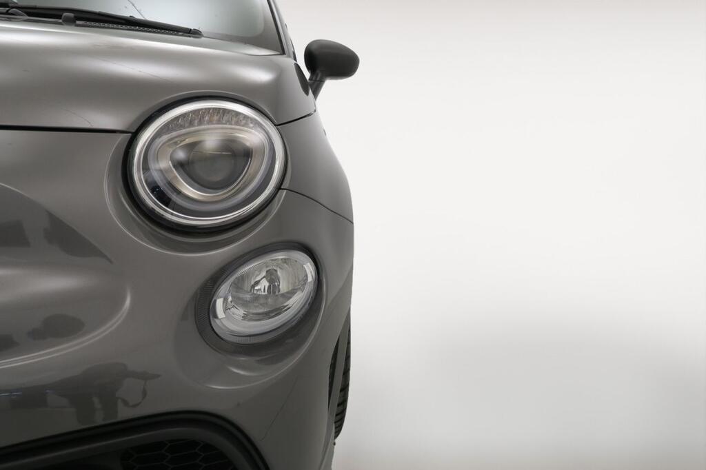 Abarth 500 695C 1.4 16v T-Jet 132kW (180 CV) 23