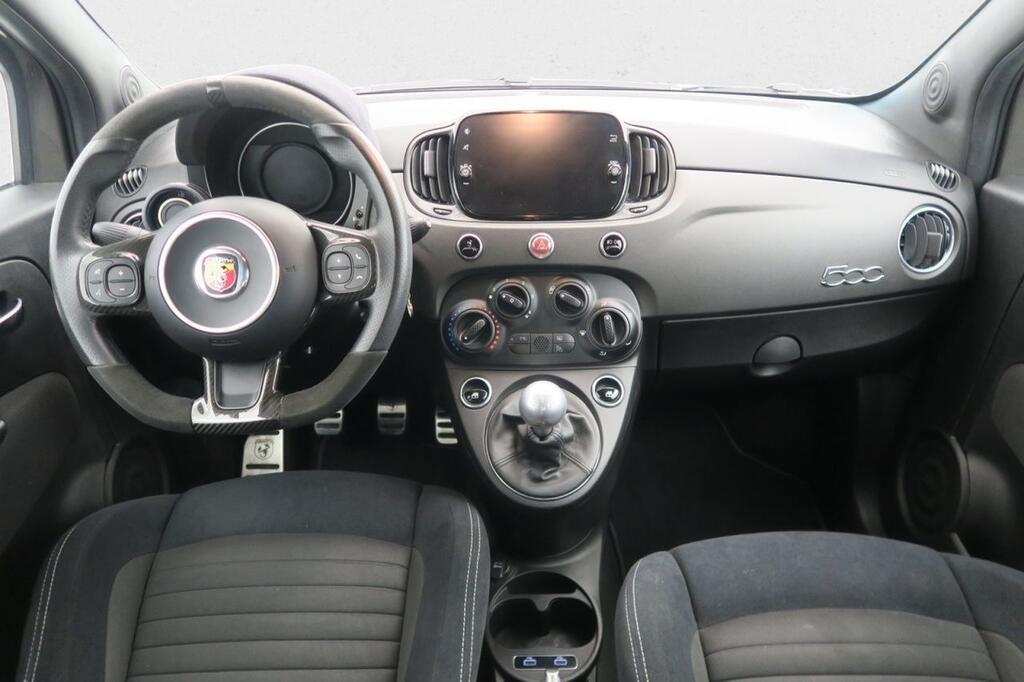 Abarth 500 695C 1.4 16v T-Jet 132kW (180 CV) 6