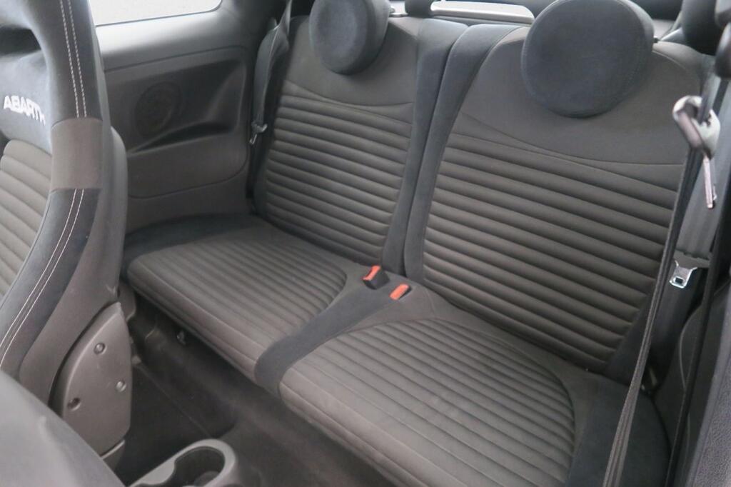 Abarth 500 695C 1.4 16v T-Jet 132kW (180 CV) 8