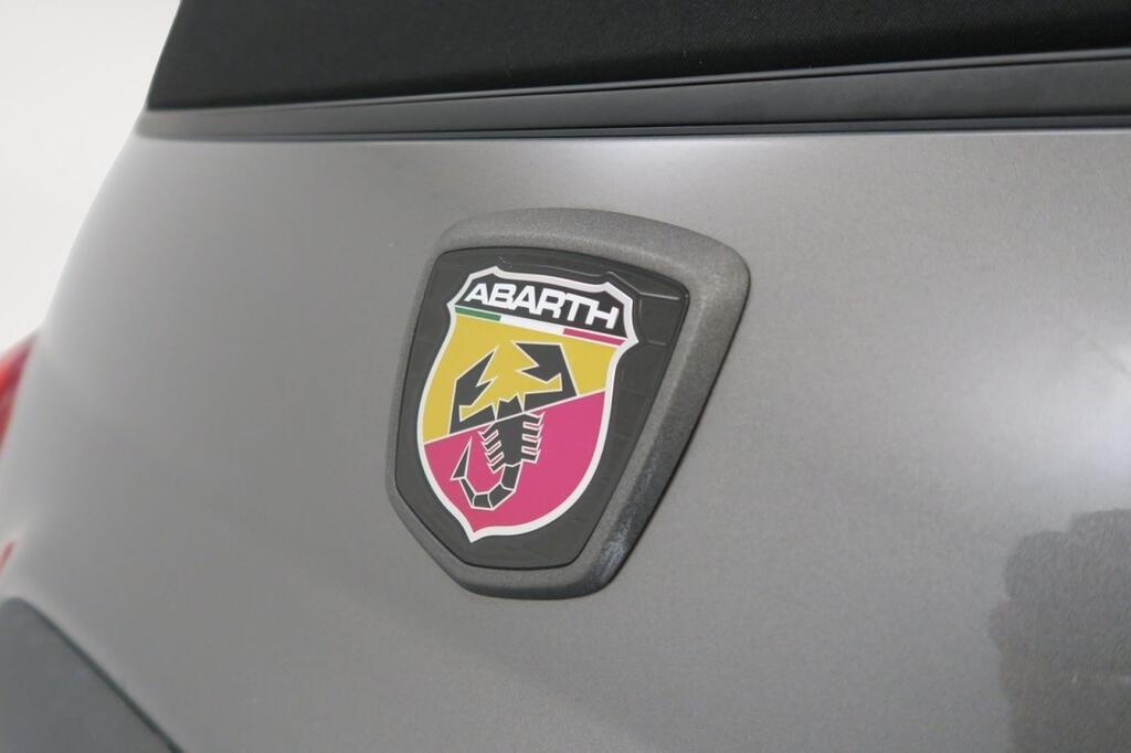 Abarth 500 695C 1.4 16v T-Jet 132kW (180 CV) 21