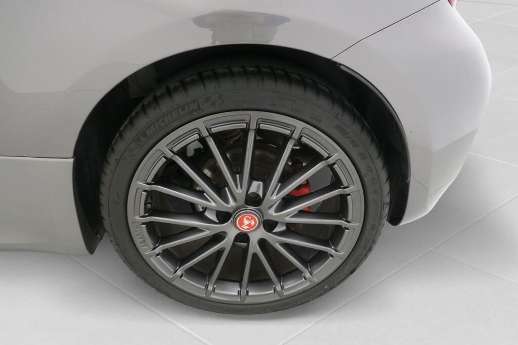 Abarth 500 695C 1.4 16v T-Jet 132kW (180 CV) 10