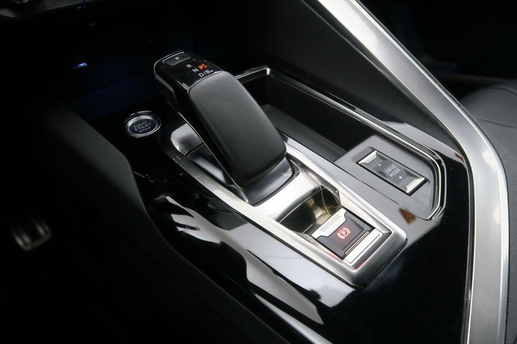 Peugeot 3008 Hybrid 225 e-EAT8 GT Pack 12