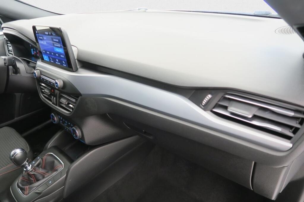 Ford Focus 1.0 Ecoboost MHEV 92kW ST-Line 21