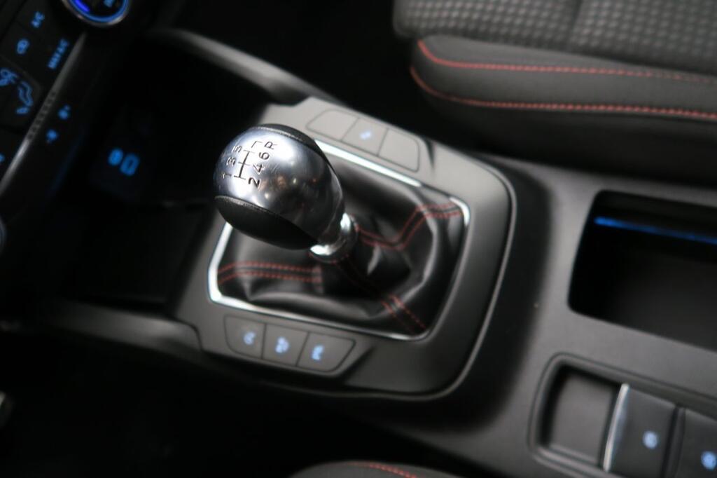 Ford Focus 1.0 Ecoboost MHEV 92kW ST-Line 17