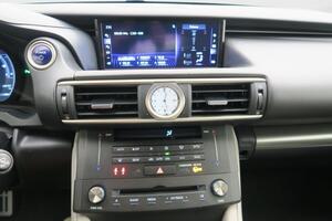 Lexus RC 2.5 300h F Sport 14