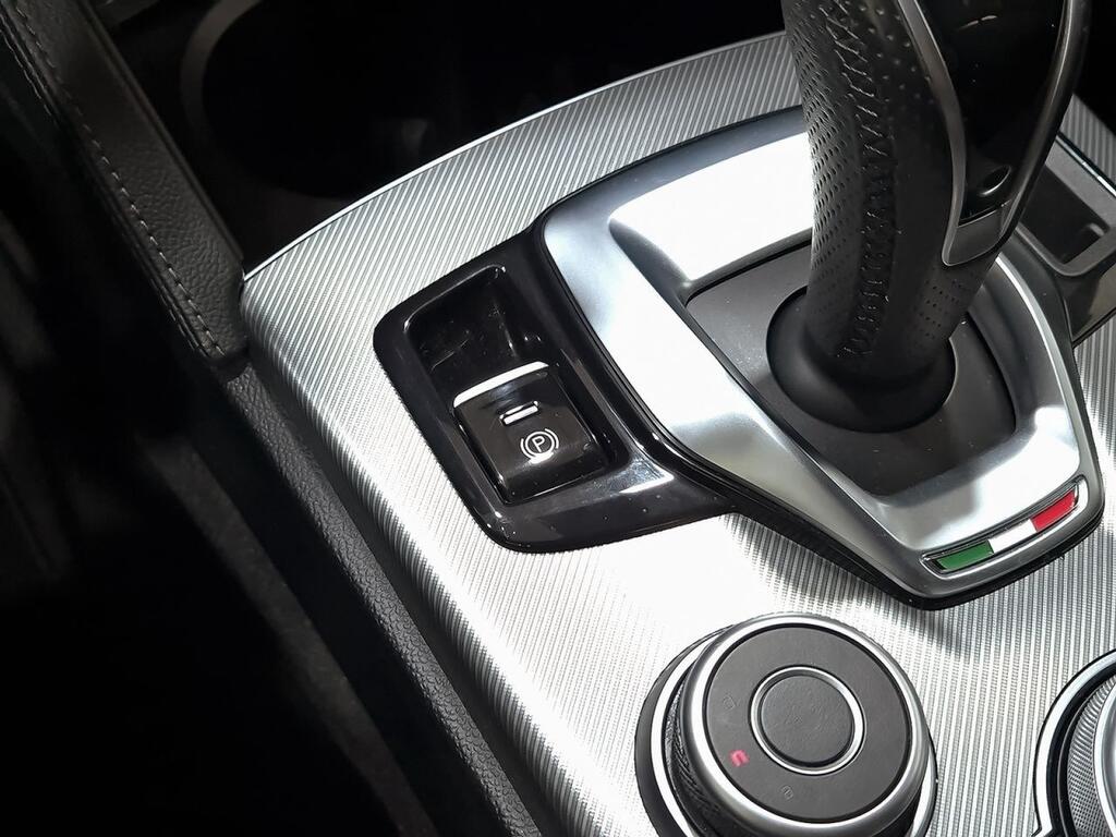 Alfa Romeo Stelvio 2.2 Diésel 154kW (210CV) Veloce Q4 28