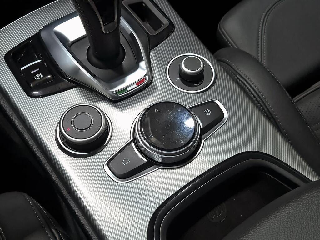 Alfa Romeo Stelvio 2.2 Diésel 154kW (210CV) Veloce Q4 29