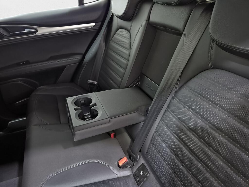 Alfa Romeo Stelvio 2.2 Diésel 154kW (210CV) Veloce Q4 36