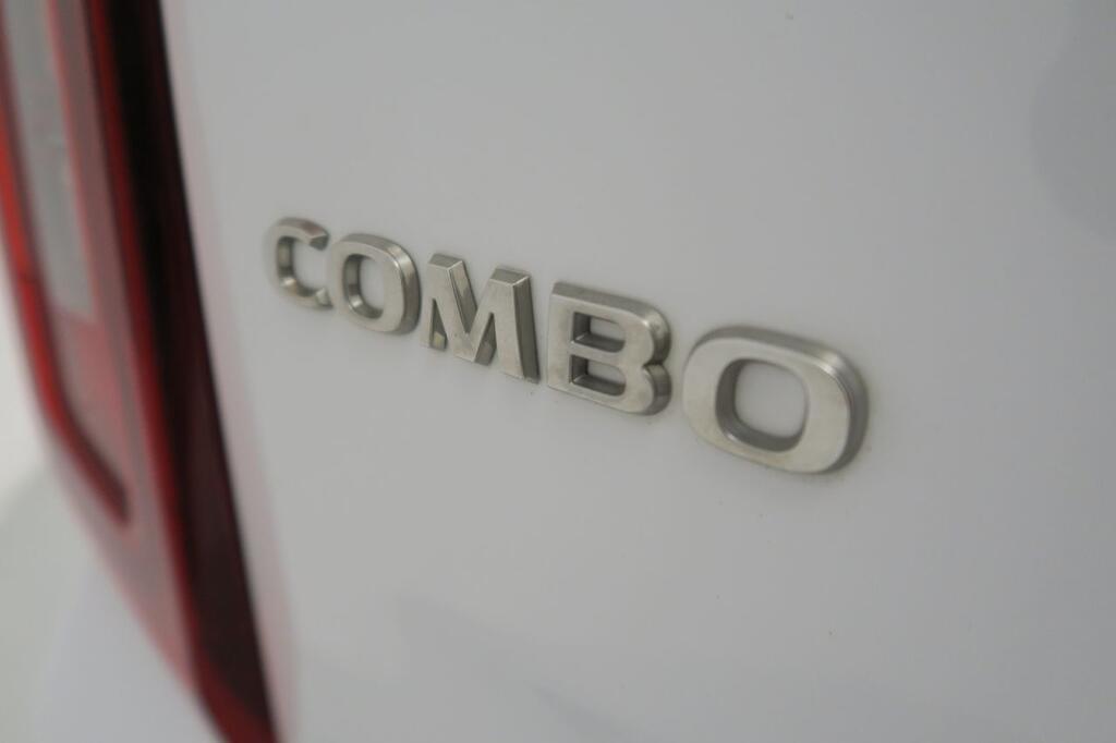 Opel Combo Cargo 1.5 TD 110CV LIFE BUSINESS EDIT. PLUS LWB 5P 26