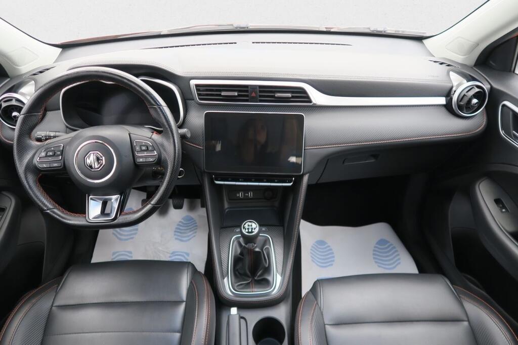 MG ZS 1.5 Luxury 8