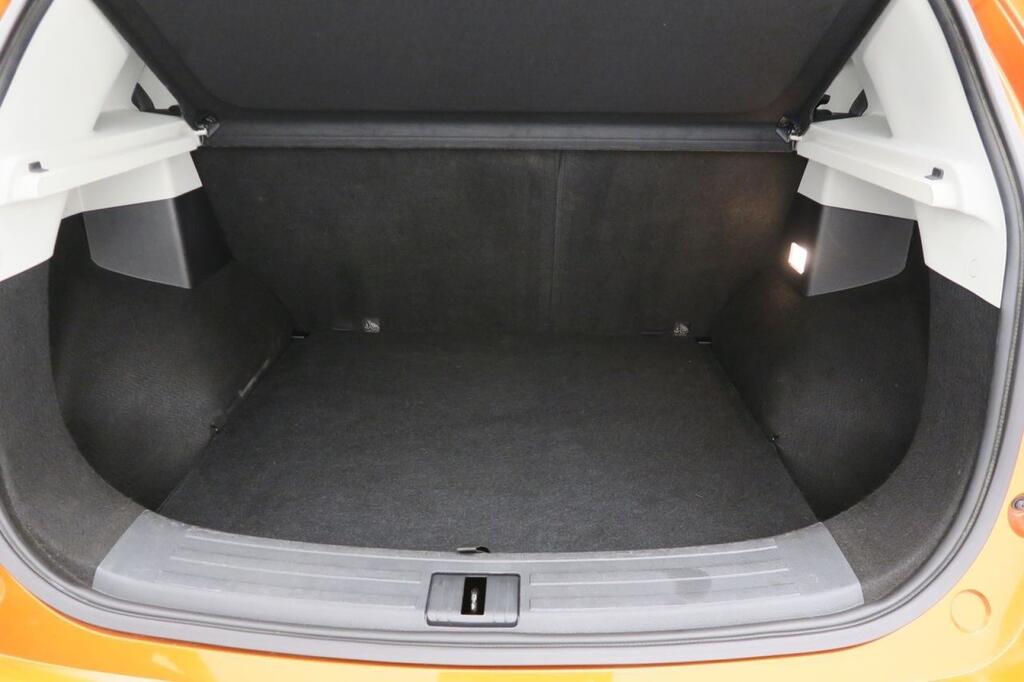 MG ZS 1.5 Luxury 9