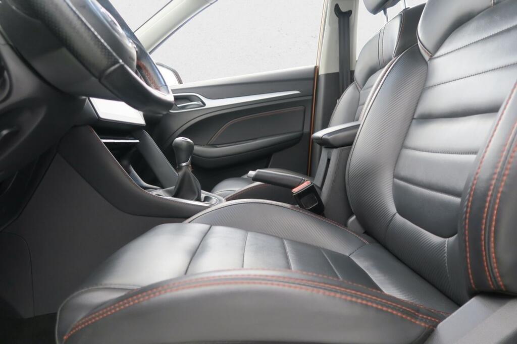 MG ZS 1.5 Luxury 6
