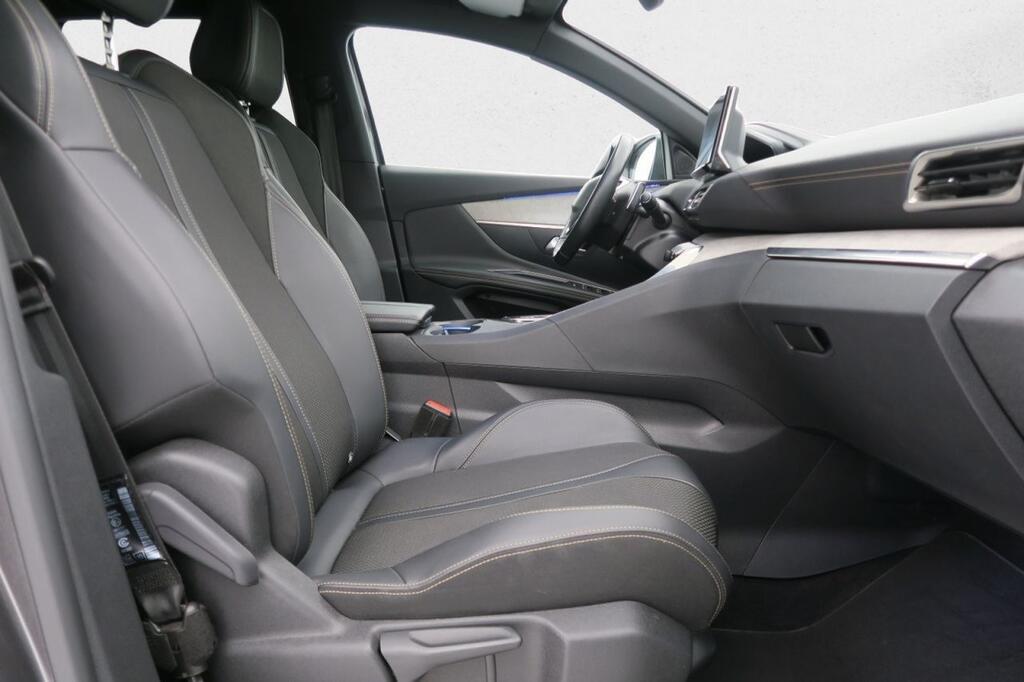 Peugeot 3008 1.5 BlueHDi 96kW S&S GT EAT8 21