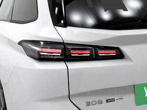 Peugeot 308 5P Allure Pack PureTech 130 S&S EAT8 12