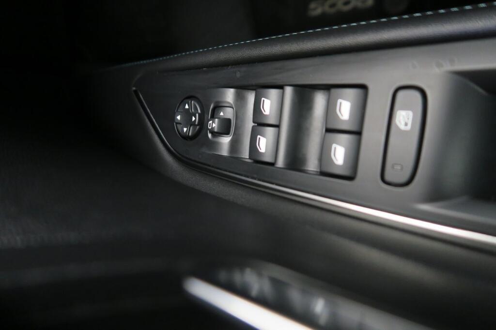 Peugeot 5008 1.2 PureTech 96KW S&S Allure Pack EAT8 12