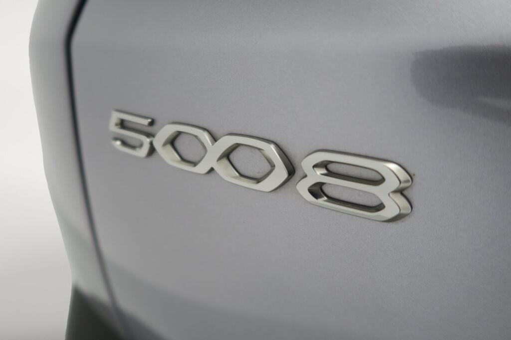 Peugeot 5008 1.2 PureTech 96KW S&S Allure Pack EAT8 26