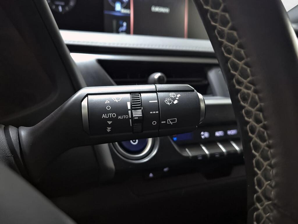 Lexus UX 2.0 250h Premium 18