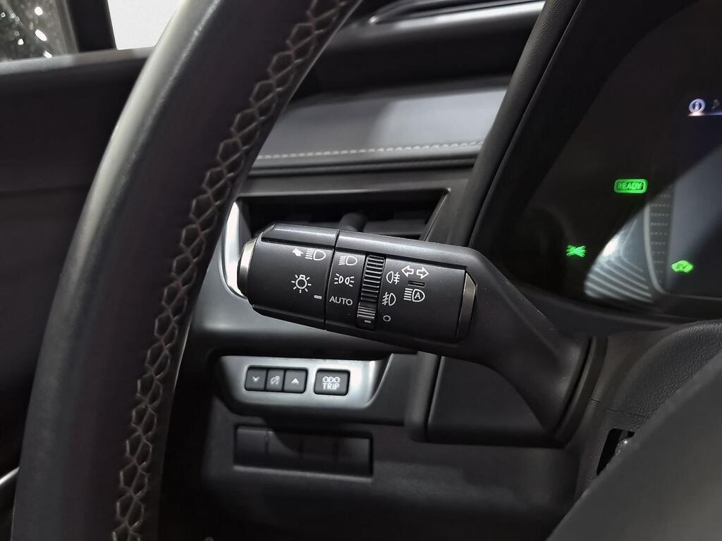 Lexus UX 2.0 250h Premium 17