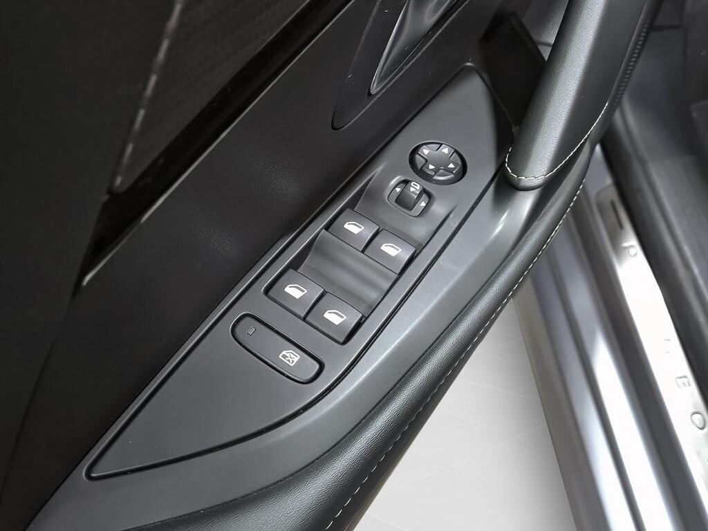 Peugeot 208 GT HYBRID 100 eDCS6 11