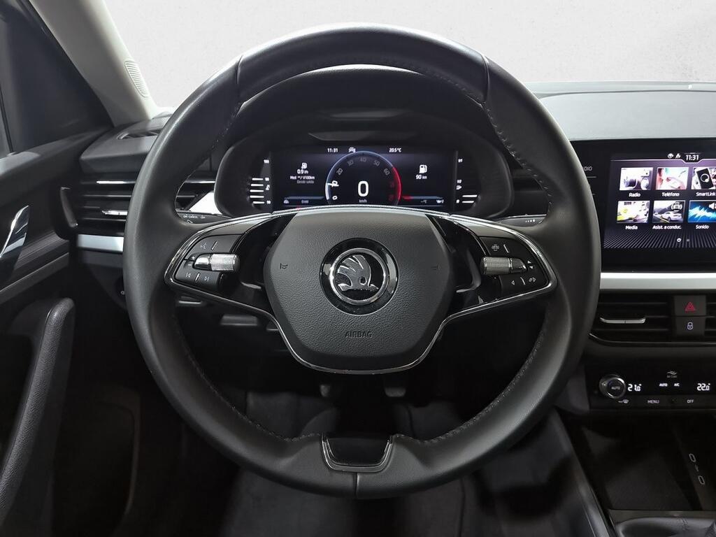 Skoda Kamiq 1.0 TSI 70kW (95CV) Emotion 17