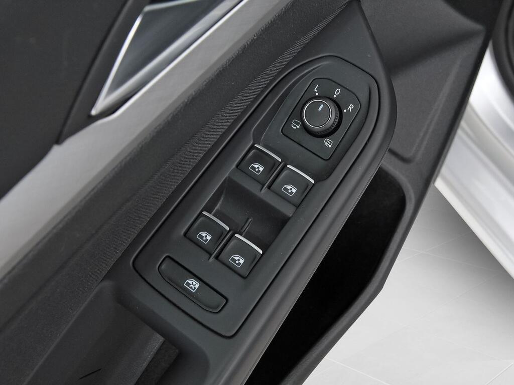 Volkswagen Golf Life 1.0 eTSI 81kW (110CV) DSG Variant 12