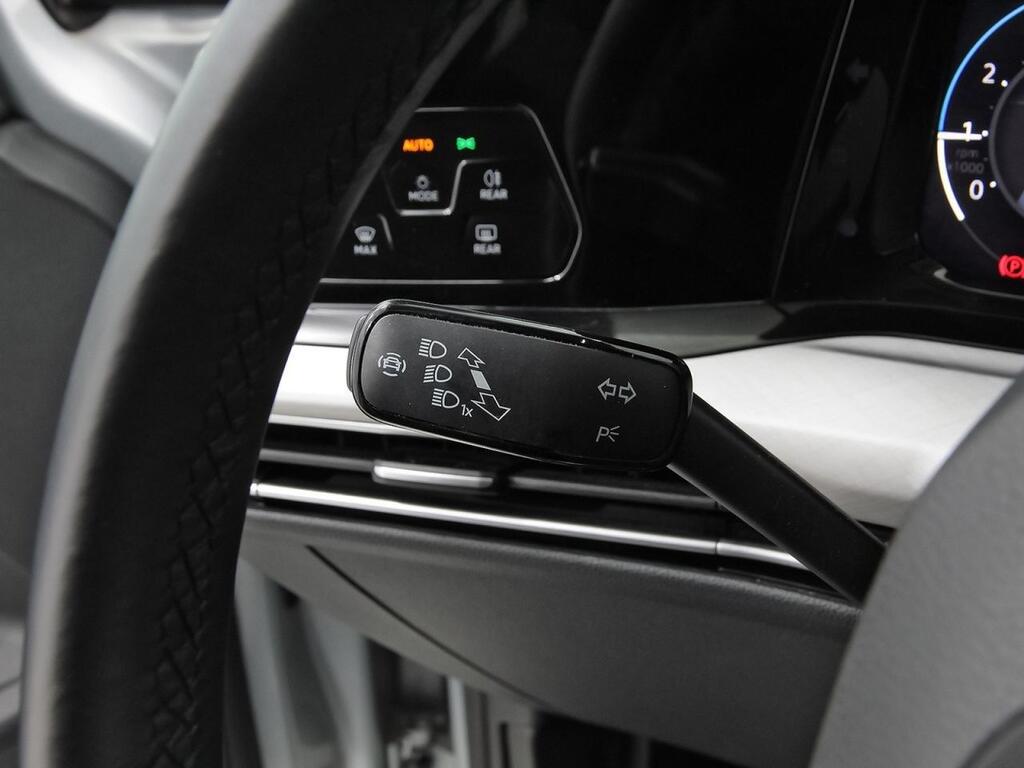 Volkswagen Golf Life 1.0 eTSI 81kW (110CV) DSG Variant 16