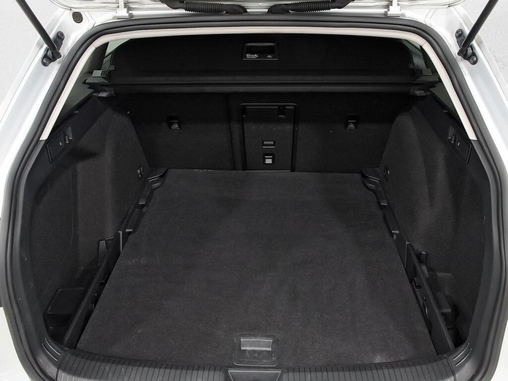 Volkswagen Golf Life 1.0 eTSI 81kW (110CV) DSG Variant 9