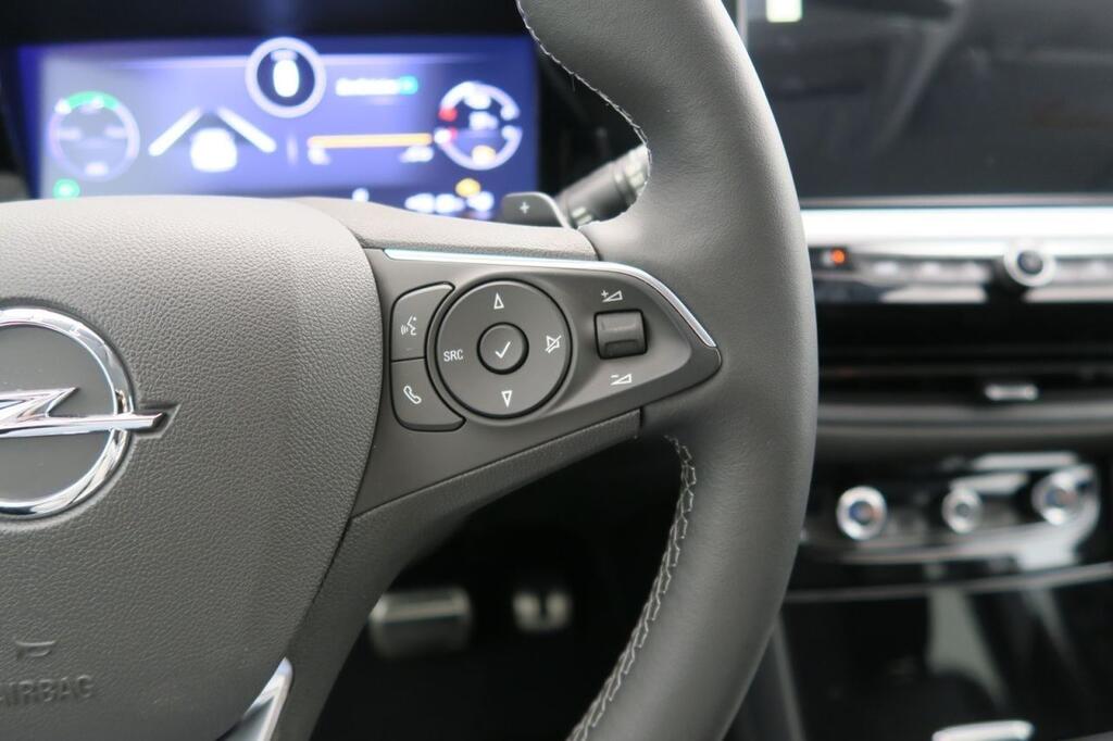 Opel Grandland GS 1.6T Plug-in Hybrid AT8 S/S 4X2 225 C 11