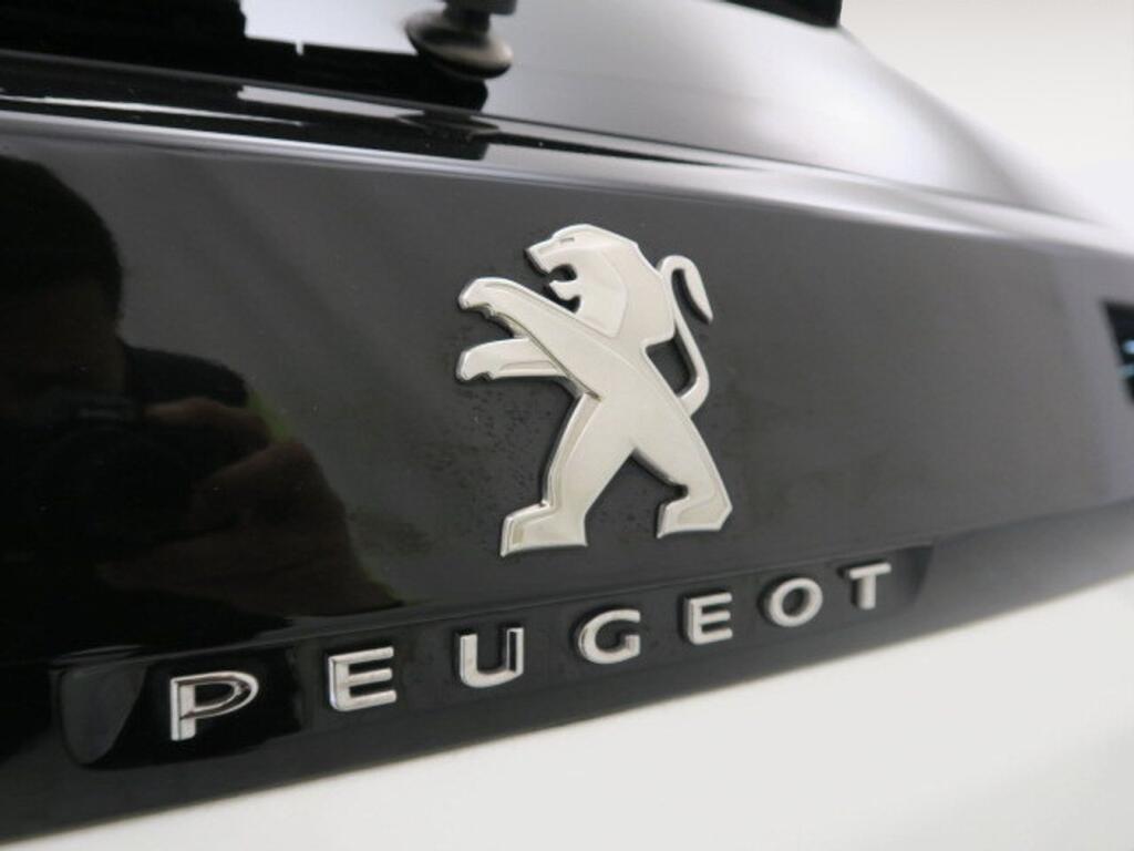 Peugeot 3008 GT LINE 1.2 PURETECH 130CV S&S AUTO 5P 23