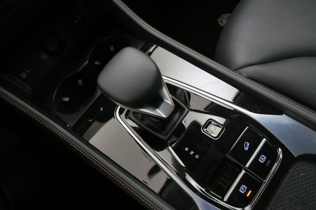 MG HS LUXURY 1.5 PHEV 272 CV 5P 10
