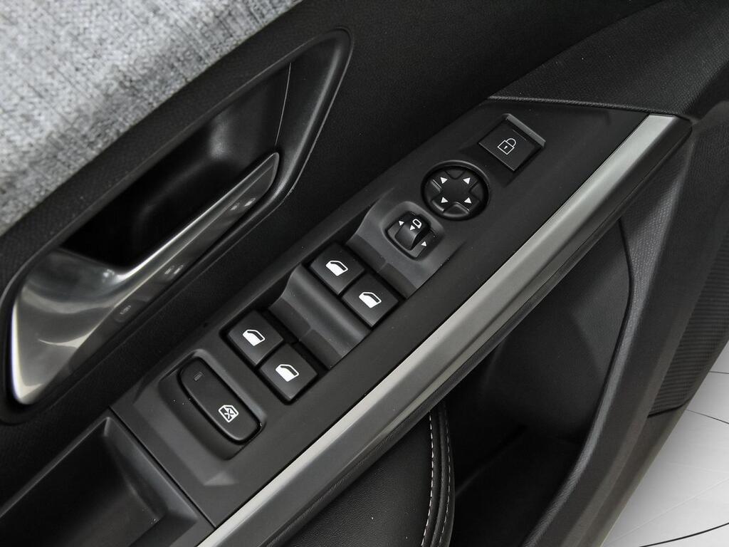 Peugeot 5008 1.2 100KW Allure eDCS6 14