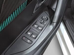Peugeot 2008 Allure Pack BlueHDI 130 S&S EAT8 11