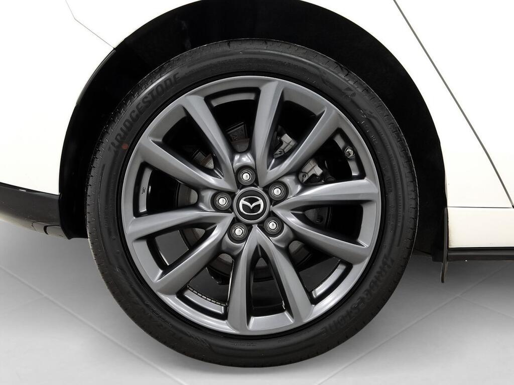 Mazda 3 2.5L E-SKY G MHEV 103kW 6AT Centre-line 11