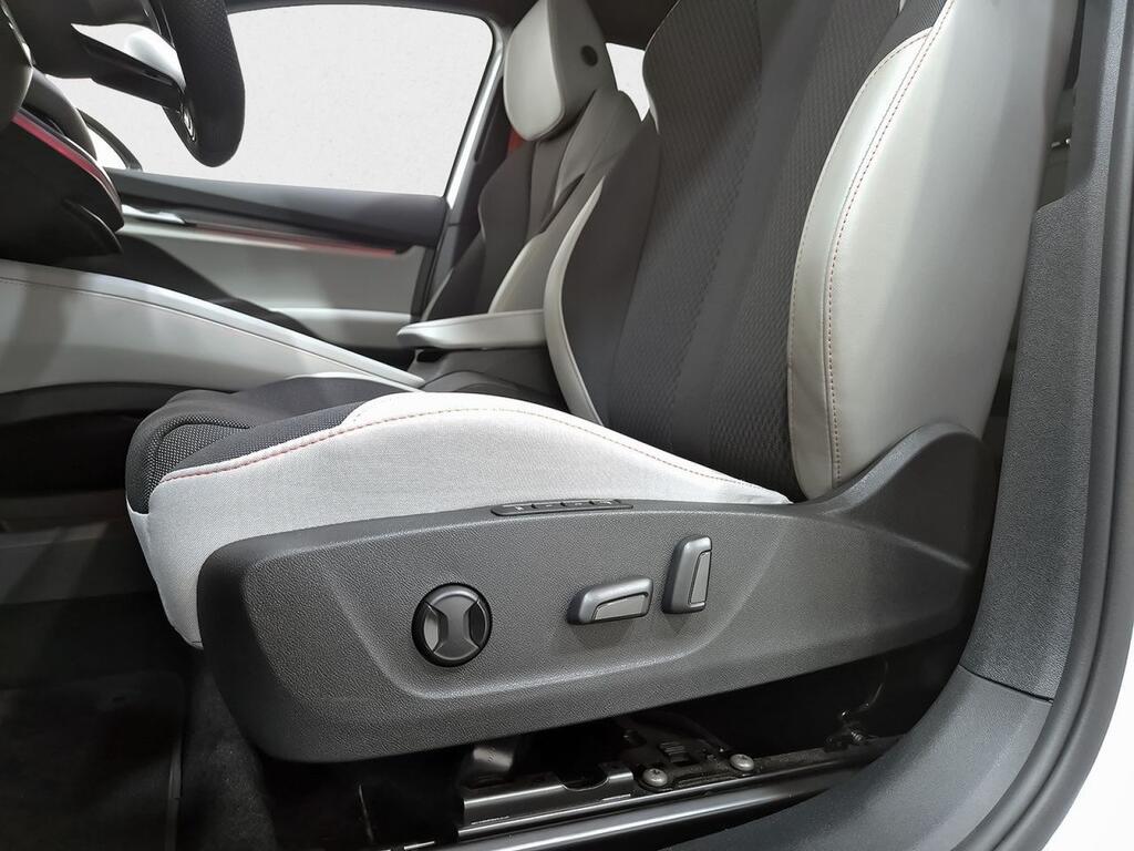 Skoda Elroq 210 kW (CV) 82 kWh (77 kwh neta) 29