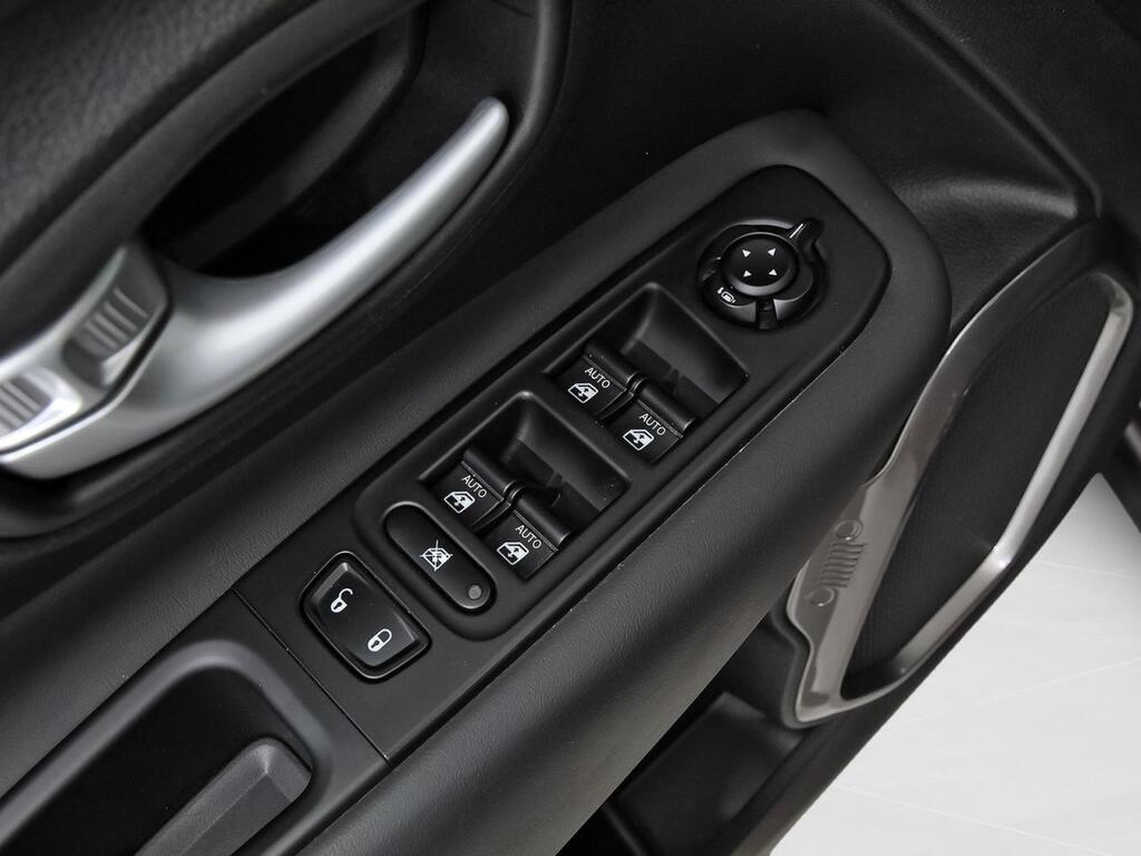 Jeep Renegade 4xe Overland 1.3 PHEV 240hp AT EAWD 13