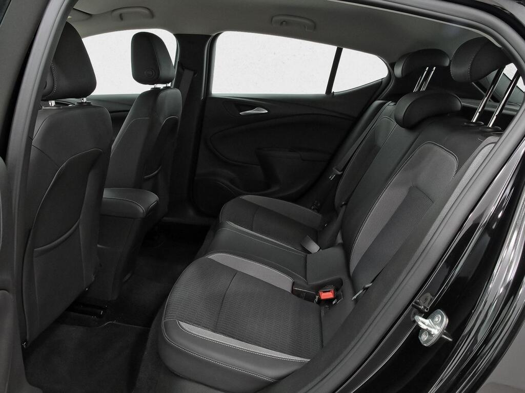 Opel Astra 1.2T SHL 81kW (110CV) Design & Tech 9