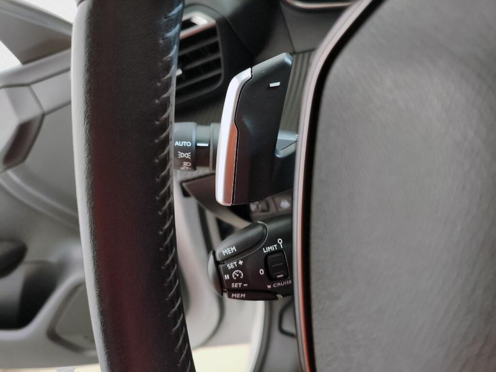 Peugeot 208 PureTech 73kW (100CV) EAT8 Active Pack Segunda mano