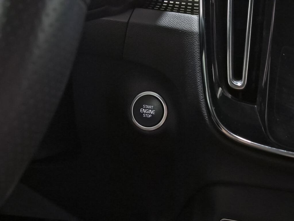 Volvo XC40 1.5 T3 R-Design 16